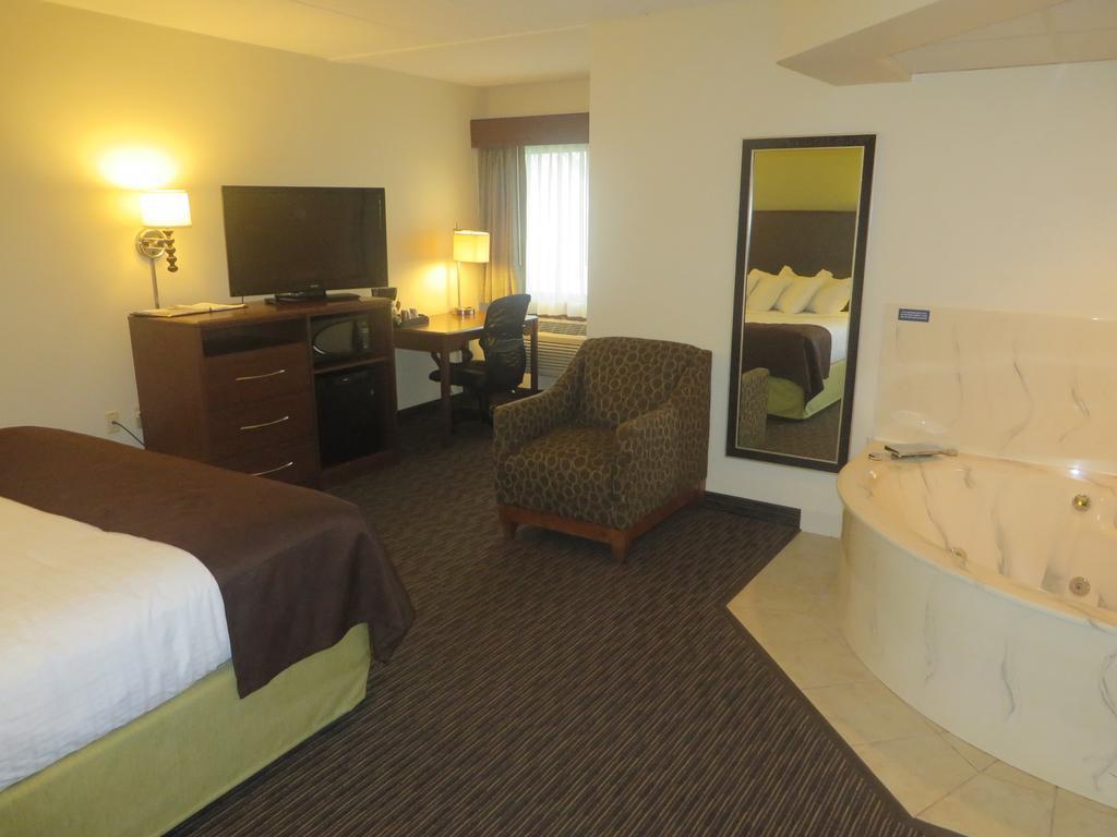Americinn By Wyndham Rice Lake Bagian luar foto