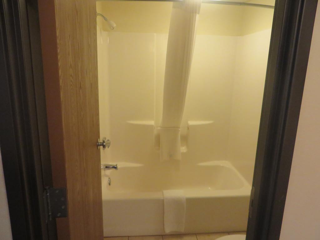Americinn By Wyndham Rice Lake Bagian luar foto