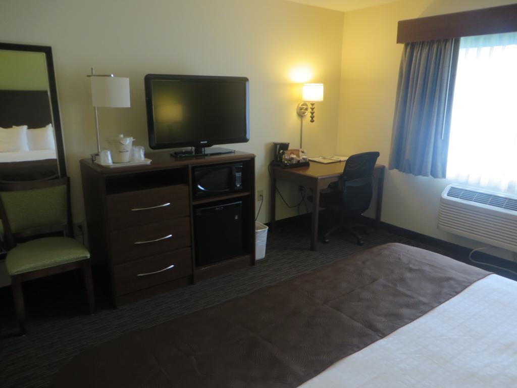 Americinn By Wyndham Rice Lake Bagian luar foto