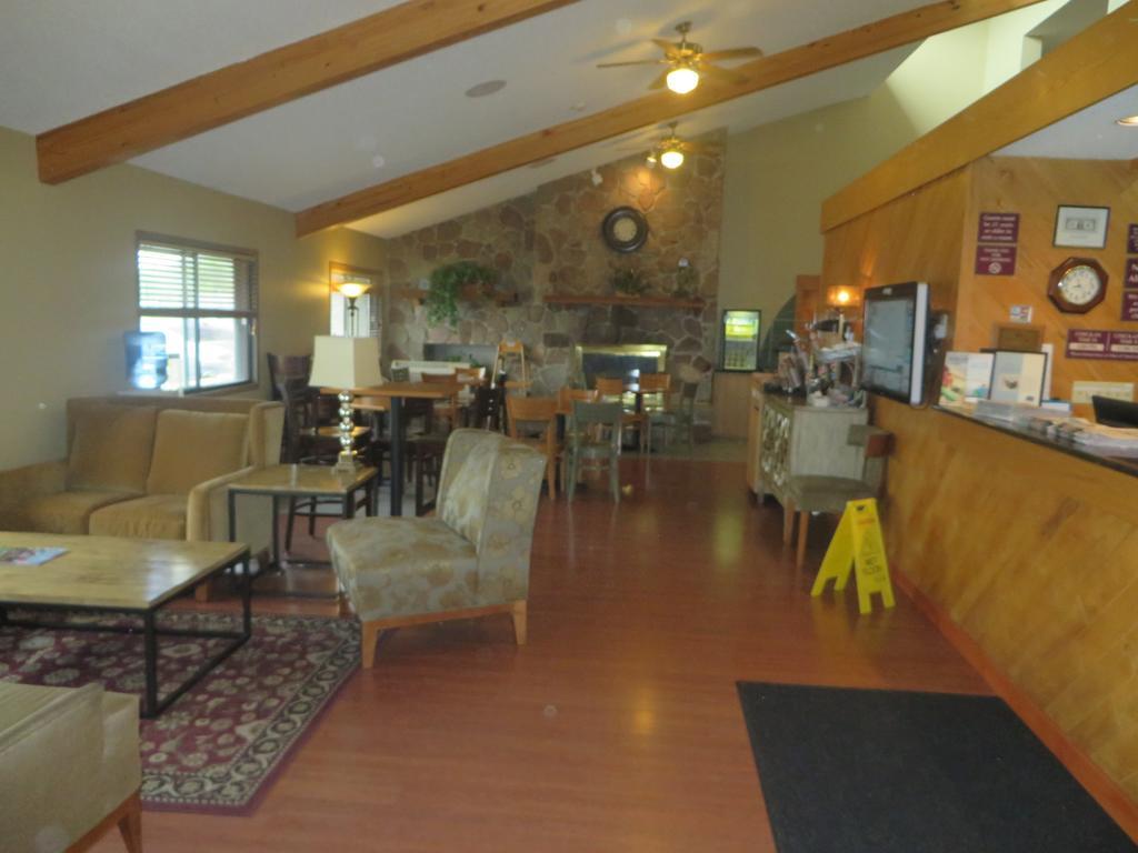 Americinn By Wyndham Rice Lake Bagian luar foto