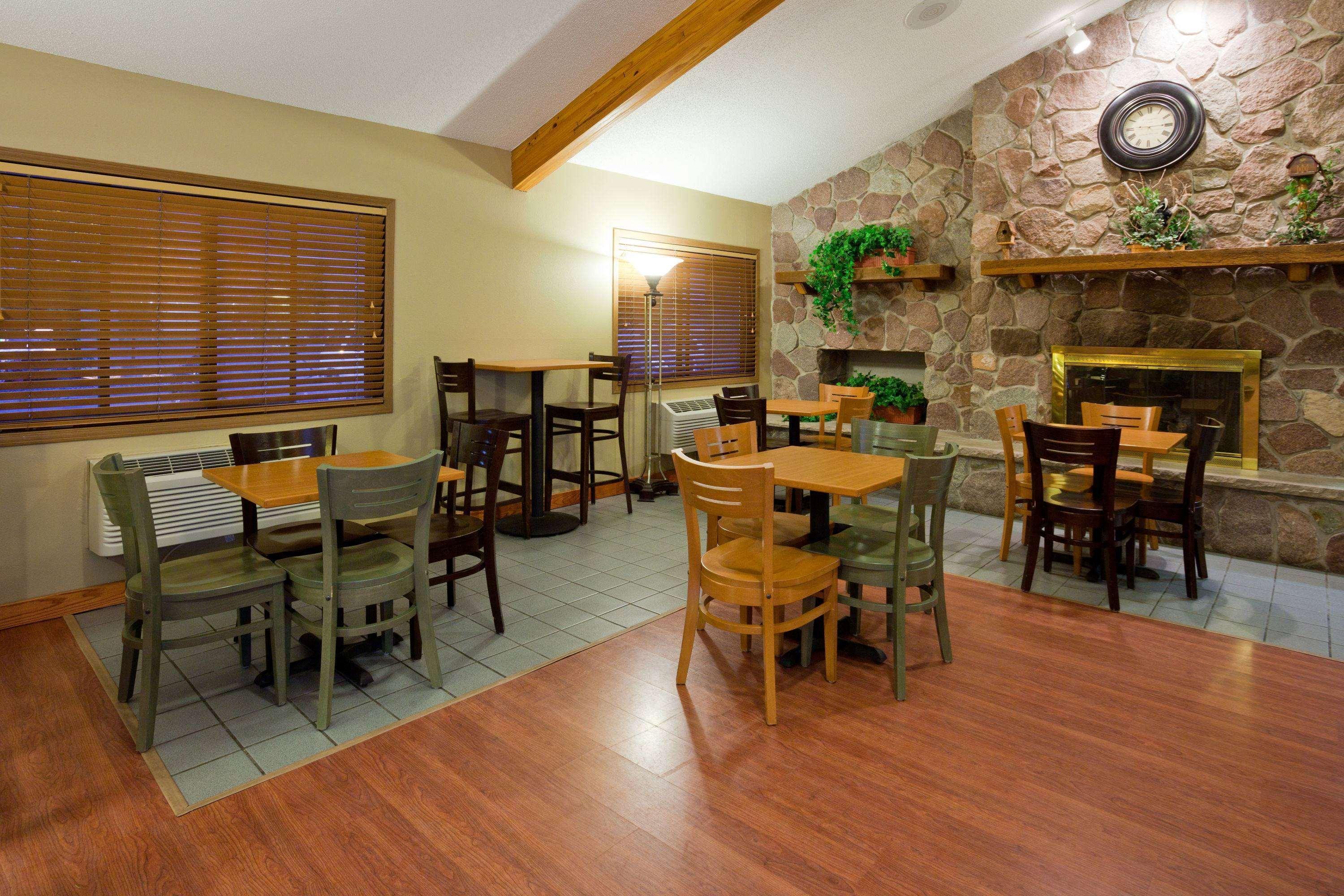 Americinn By Wyndham Rice Lake Bagian luar foto